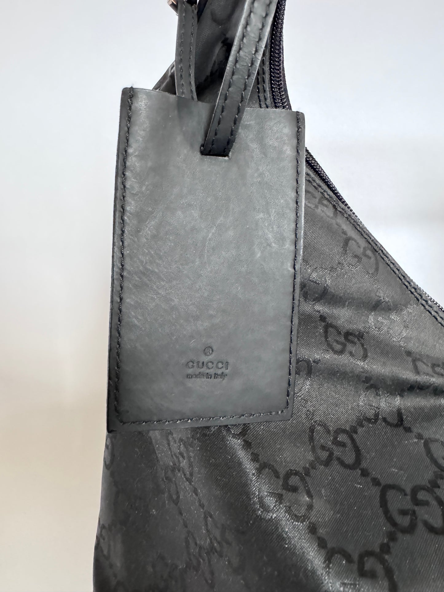 Exklusive Ansicht von Details der luxury secondhand Gucci Reisetasche (Reisegepäck).