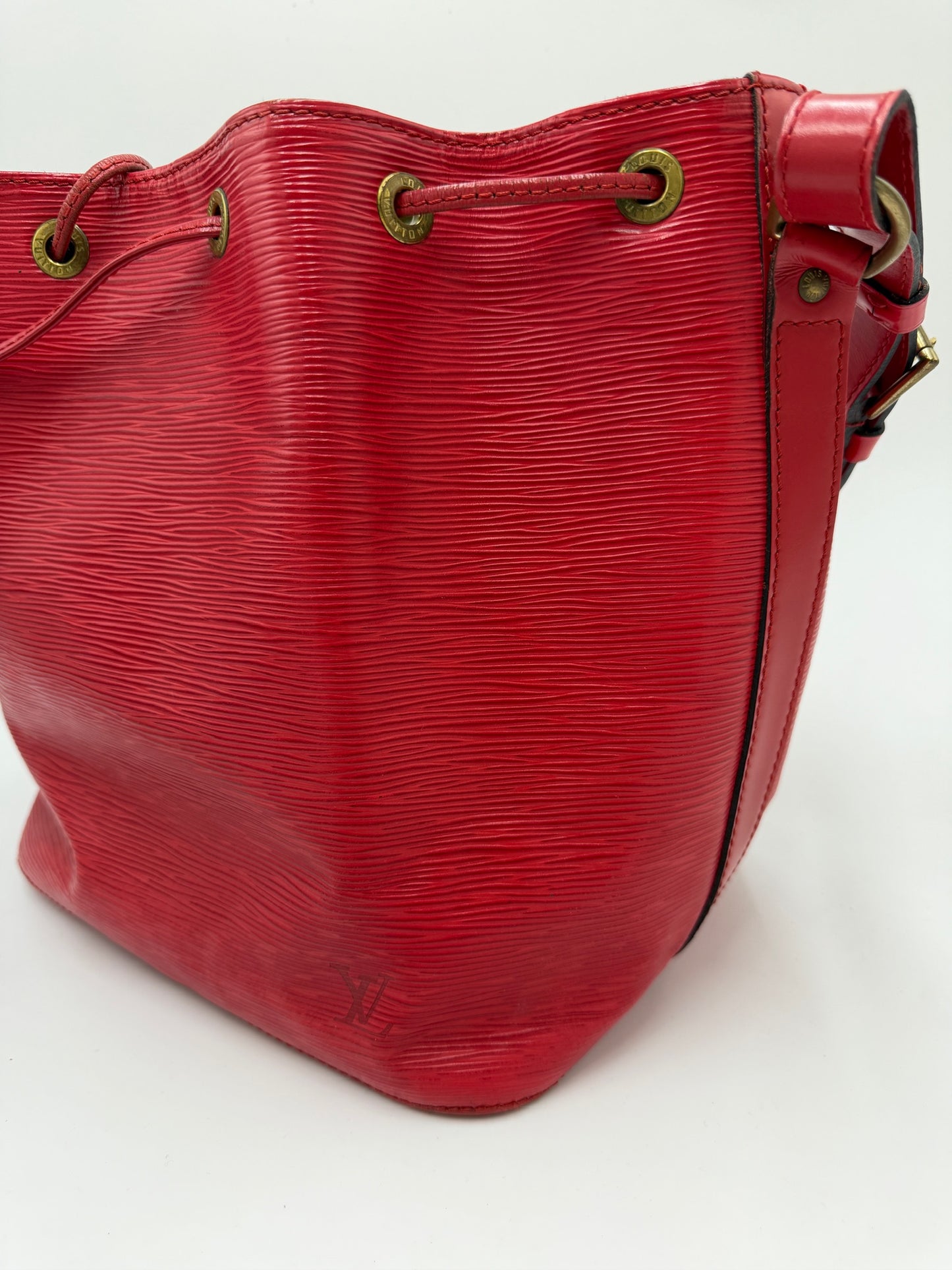 Louis Vuitton Petite Noè rot