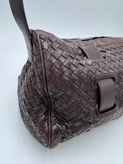 Seitliche Ansicht der Bottega Veneta Shoulder Bag, Details des Leders