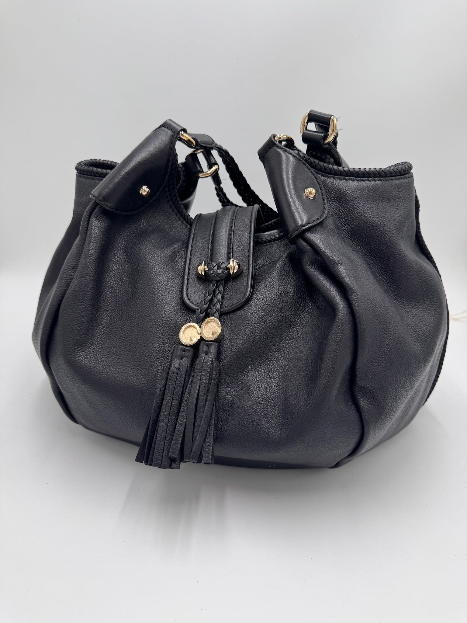 Komplette Ansicht der preloved Gucci Shopper – luxuriöse Shopper-Tasche in Schwarz.