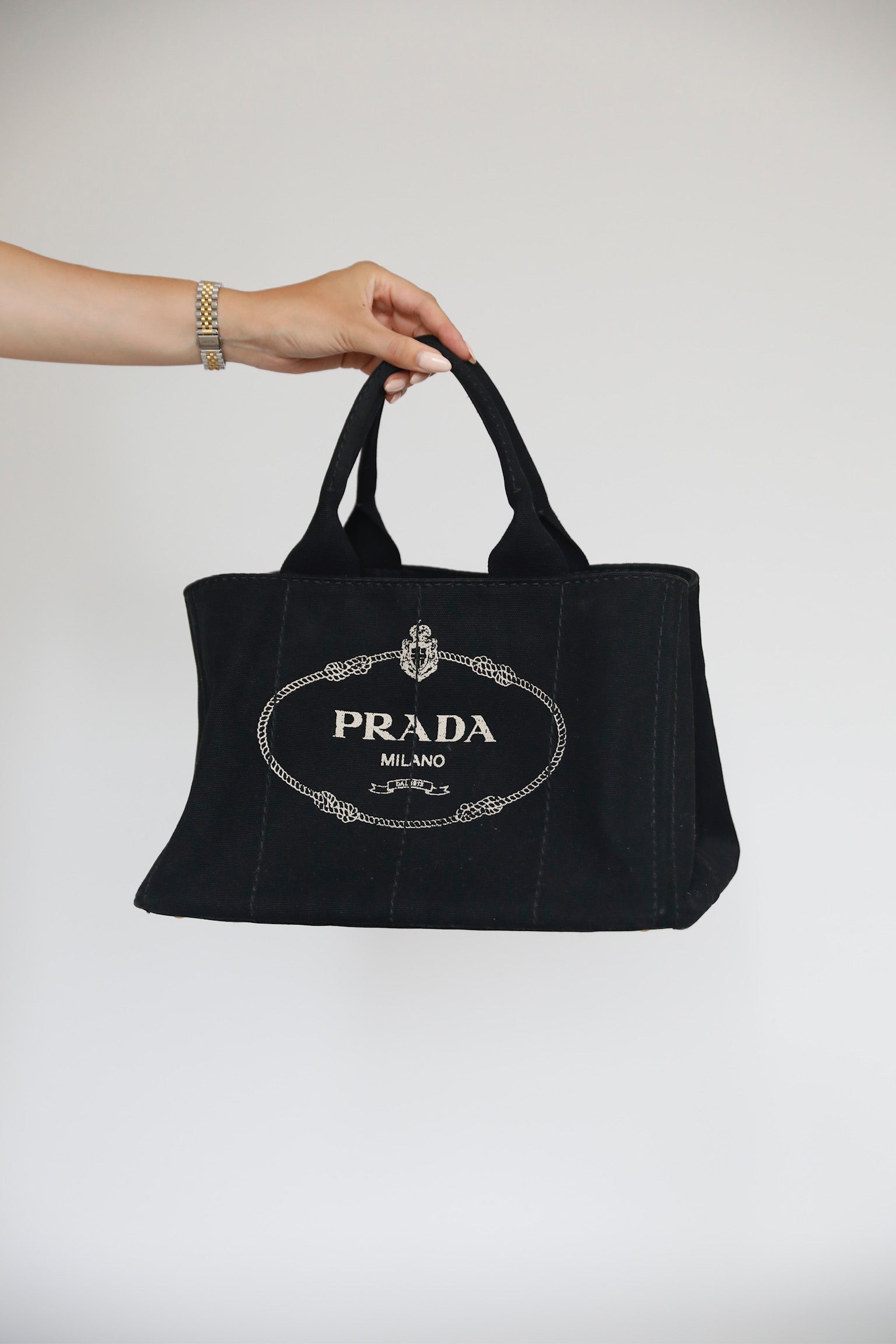 Prada Two Way Bag (schwarz) als Hauptfoto aus der tbd-Kategorie.