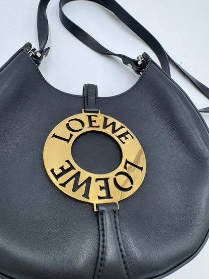 Metallelemente der Loewe Joyce Bag (schwarz), hochwertig verarbeitet.