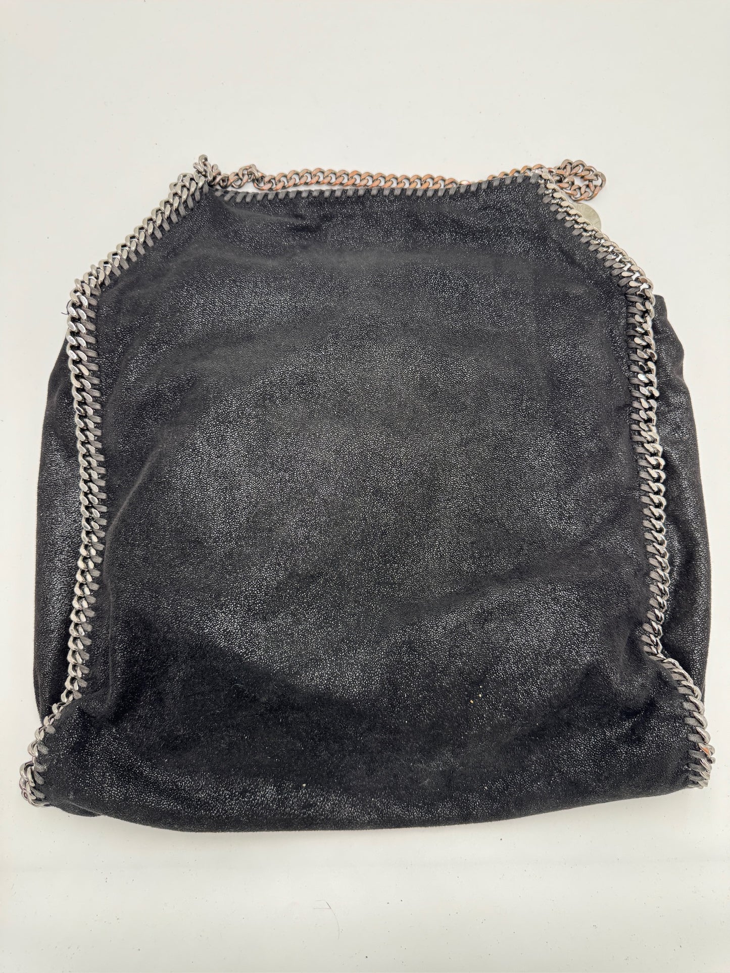 Unterseite dieser vintage Stella McCartney Falabella Maci mit edlem Look in Schwarz.