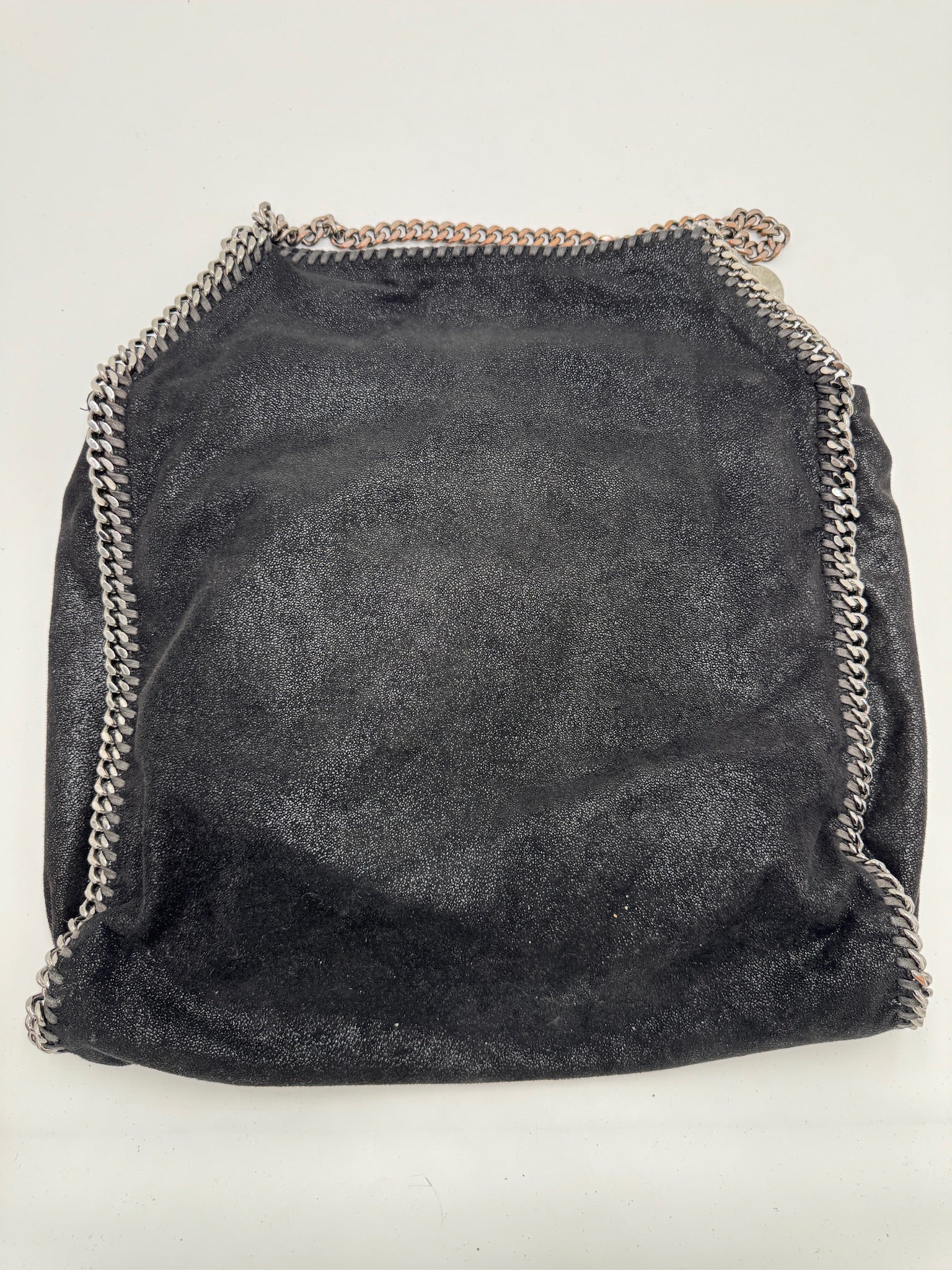 Unterseite dieser vintage Stella McCartney Falabella Maci mit edlem Look in Schwarz.