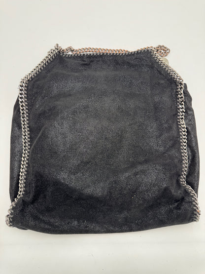Unterseite dieser vintage Stella McCartney Falabella Maci mit edlem Look in Schwarz.