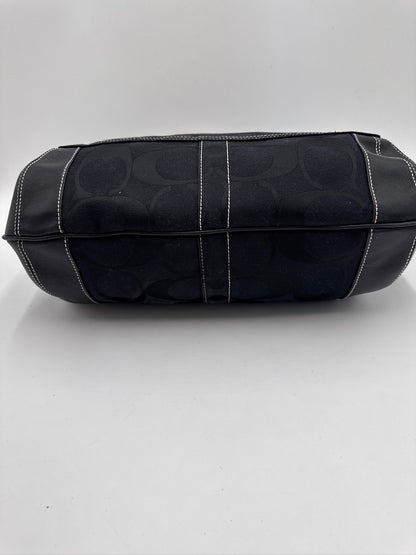 Taschenboden der pre-owned Coach Shoulder Bag – robuste Basis in Schwarz.