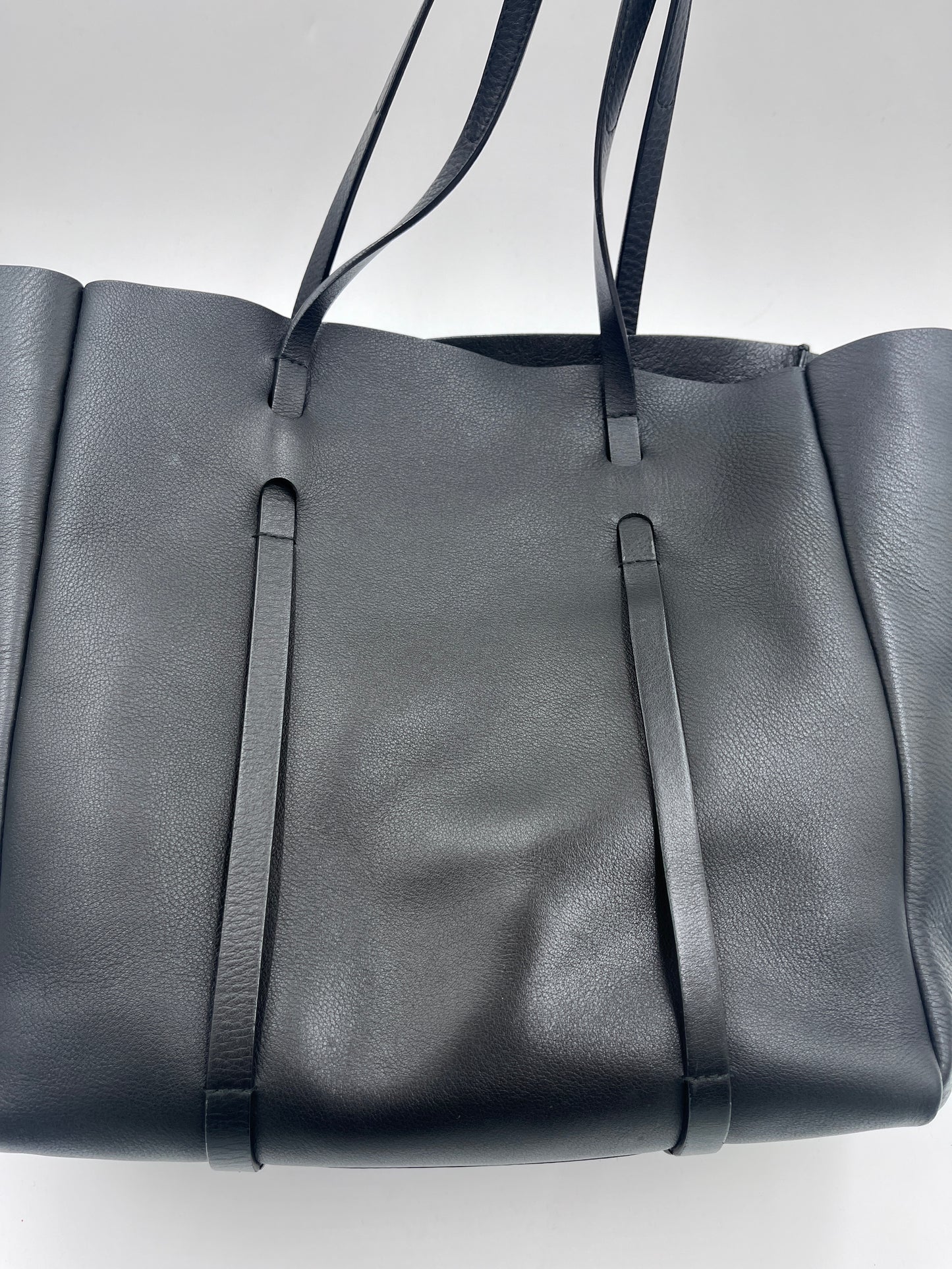 Rückseite des Balenciaga Shopper, schwarzes Leder