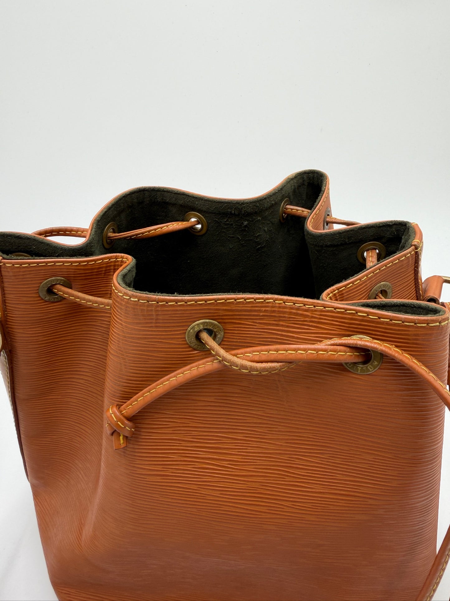 Louis Vuitton Petite Noè braun