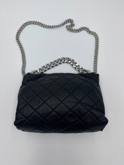 Hintere Perspektive dieser preloved Stella McCartney Crossbody (Allegra) in schwarz.