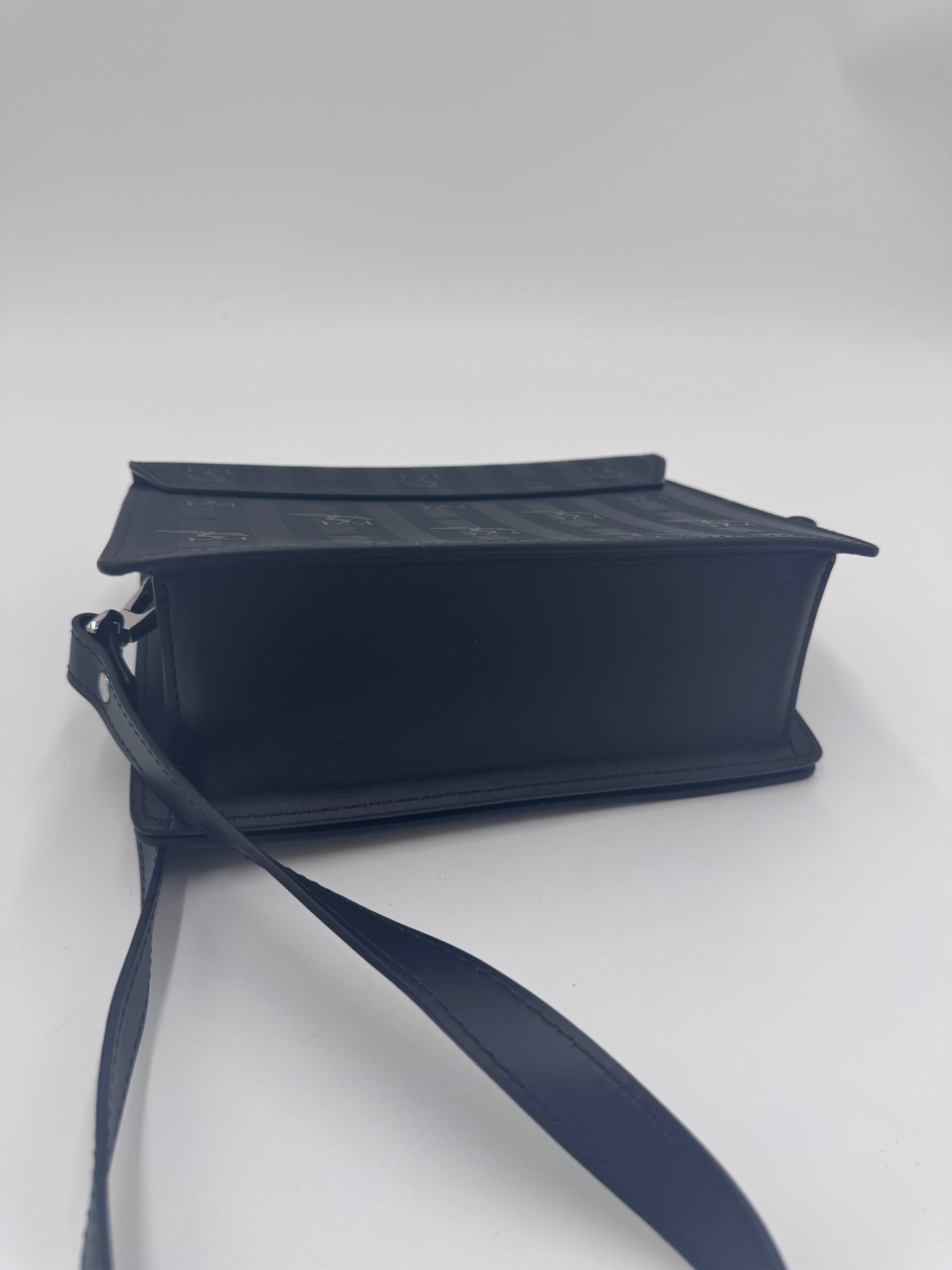Unterre Ansicht der Maison Mollerus Crossbody