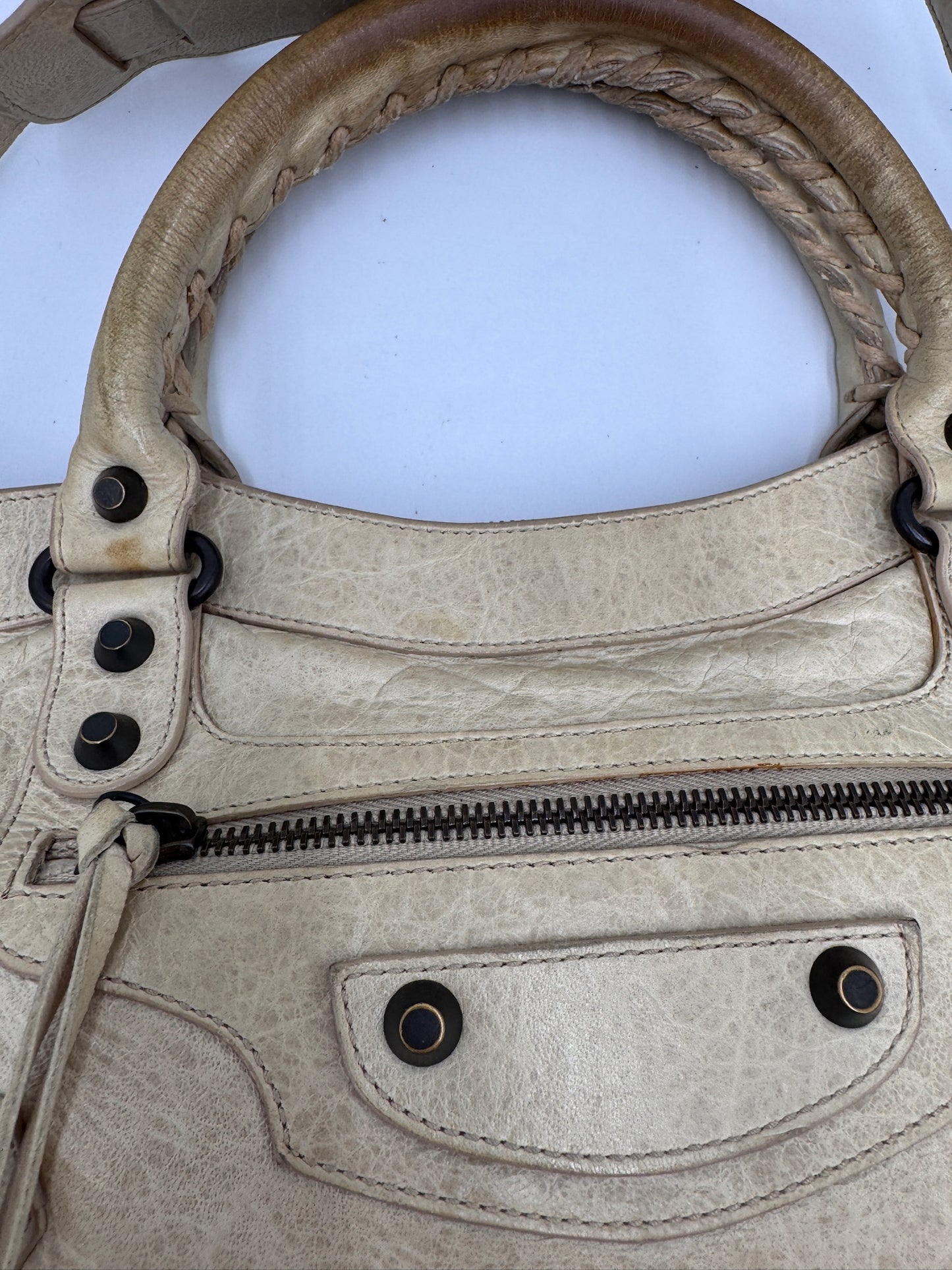 Exklusive Ansicht von Details der secondhand Balenciaga First Handbag (Schultertasche).
