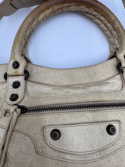 Exklusive Ansicht von Details der secondhand Balenciaga First Handbag (Schultertasche).