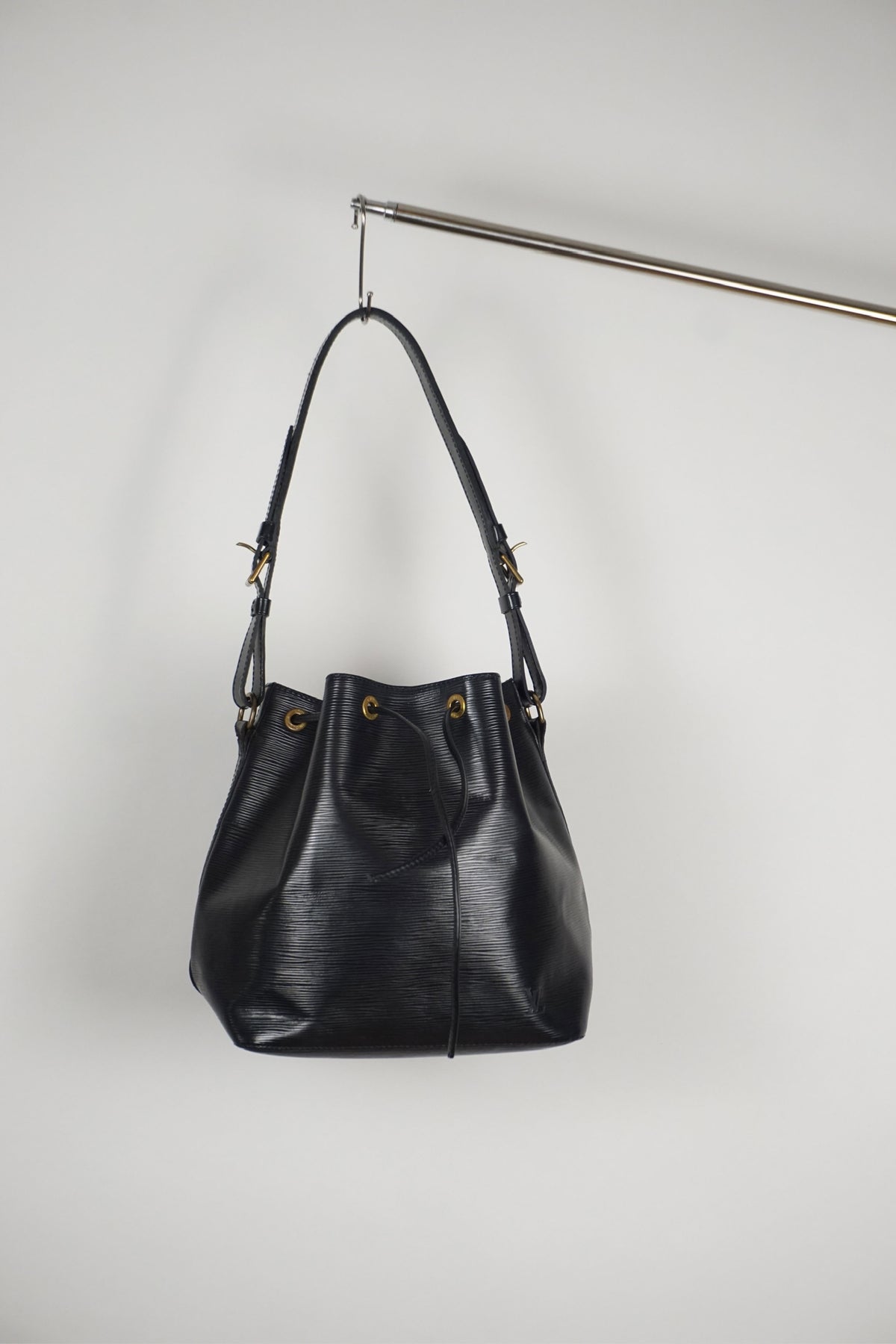 Louis Vuitton Petite Noè schwarz