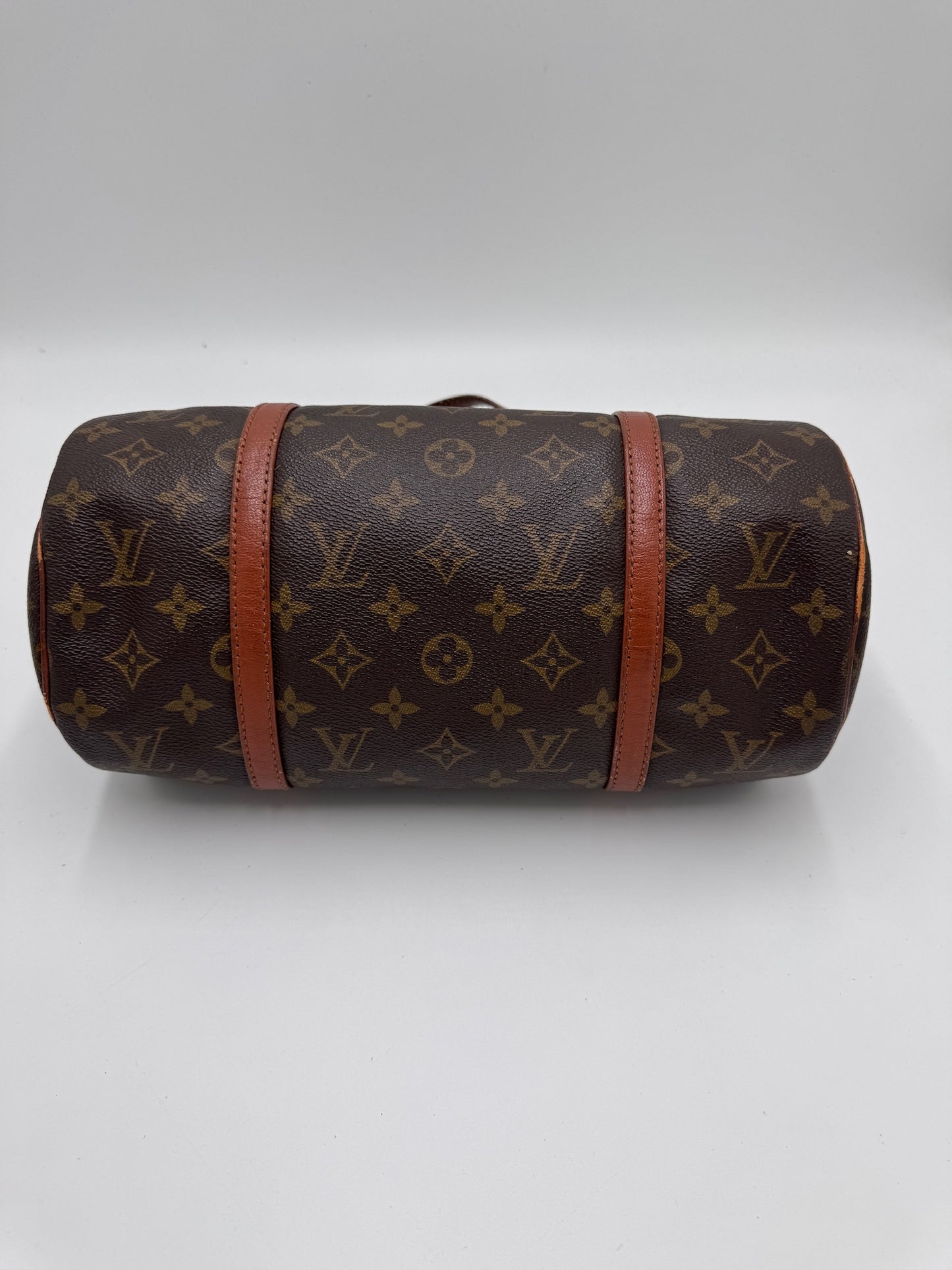 Taschenboden der pre-owned Louis Vuitton Papillon 30 – robuste Basis in Monogram.