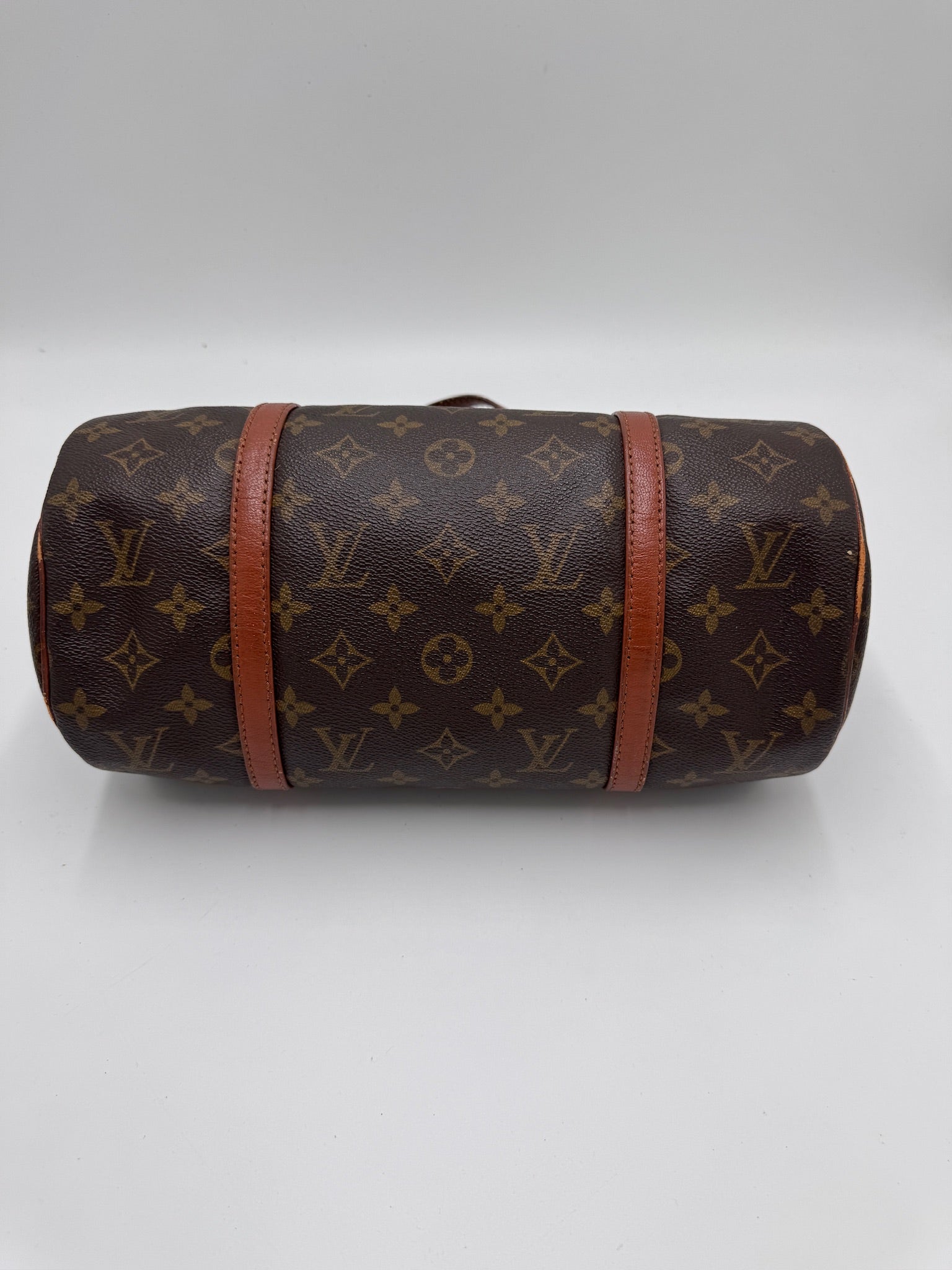 Taschenboden der pre-owned Louis Vuitton Papillon 30 – robuste Basis in Monogram.