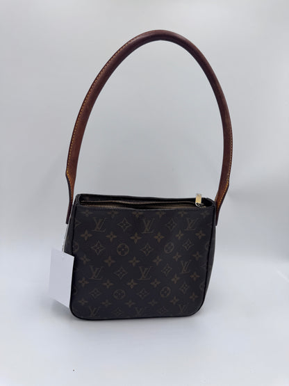 Komplette Ansicht der secondhand Louis Vuitton Looping – luxuriöse Schultertasche-Tasche in monogram.