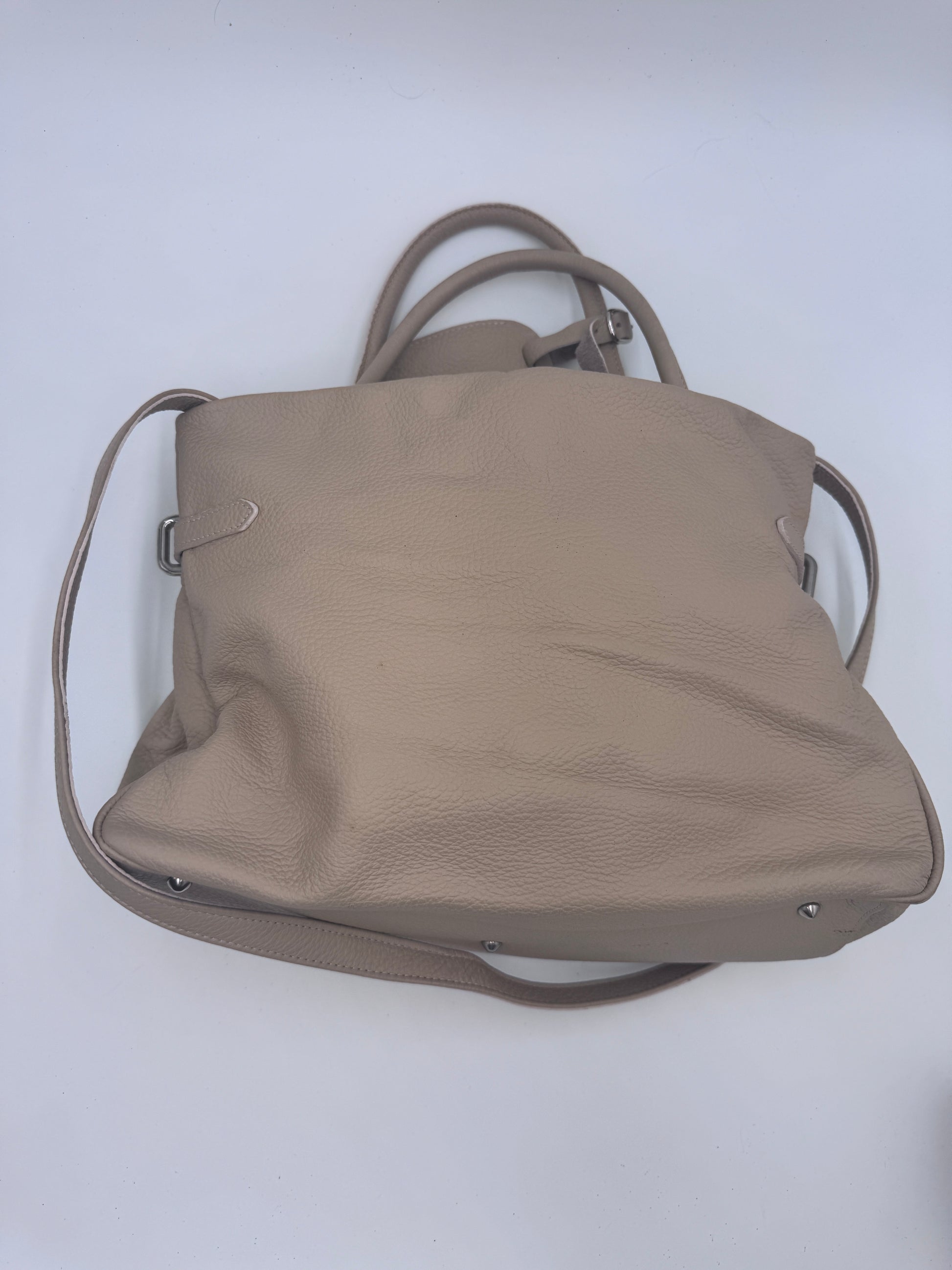 Detailansicht des Rückteils der Maison Mollerus Shopper (beige / creme).