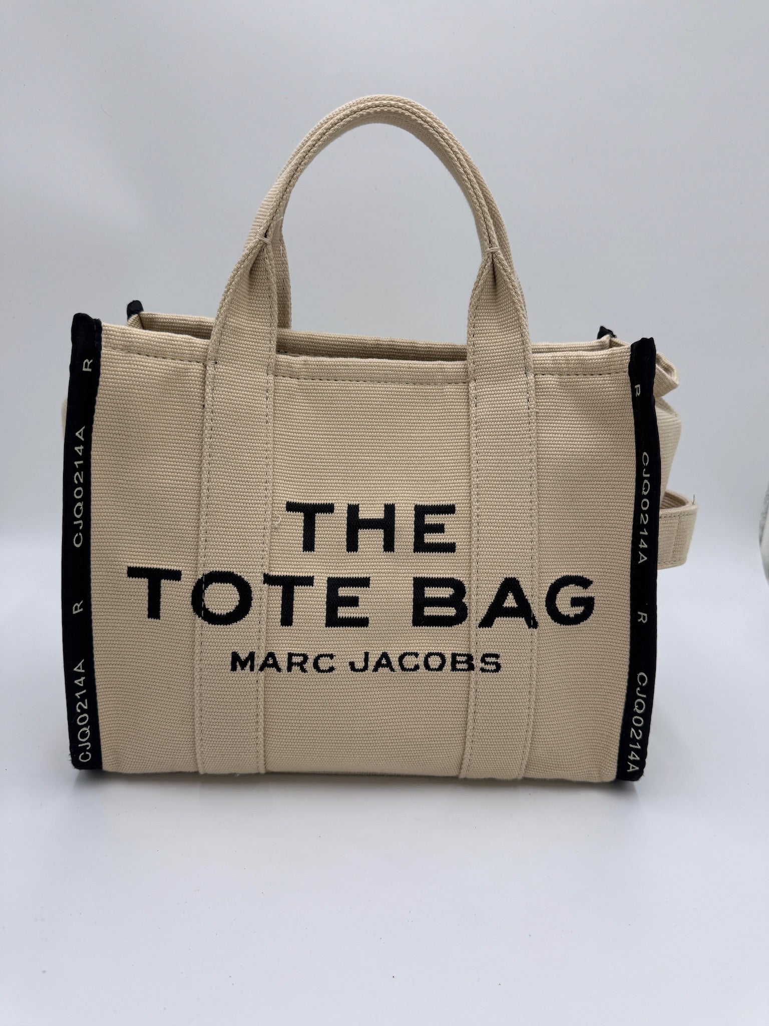 Komplette Ansicht der luxury secondhand Marc Jacobs Tote Bag – luxuriöse Shopper-Tasche in Beige.
