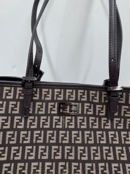 Metallelemente der Fendi Shopper (braun), hochwertig verarbeitet.