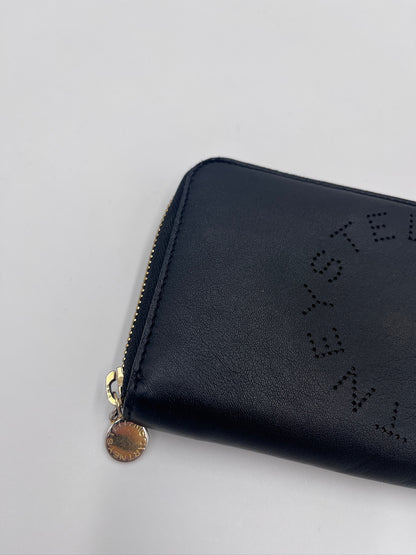Metallelemente der Stella McCartney Portemonnaie (schwarz), hochwertig verarbeitet.