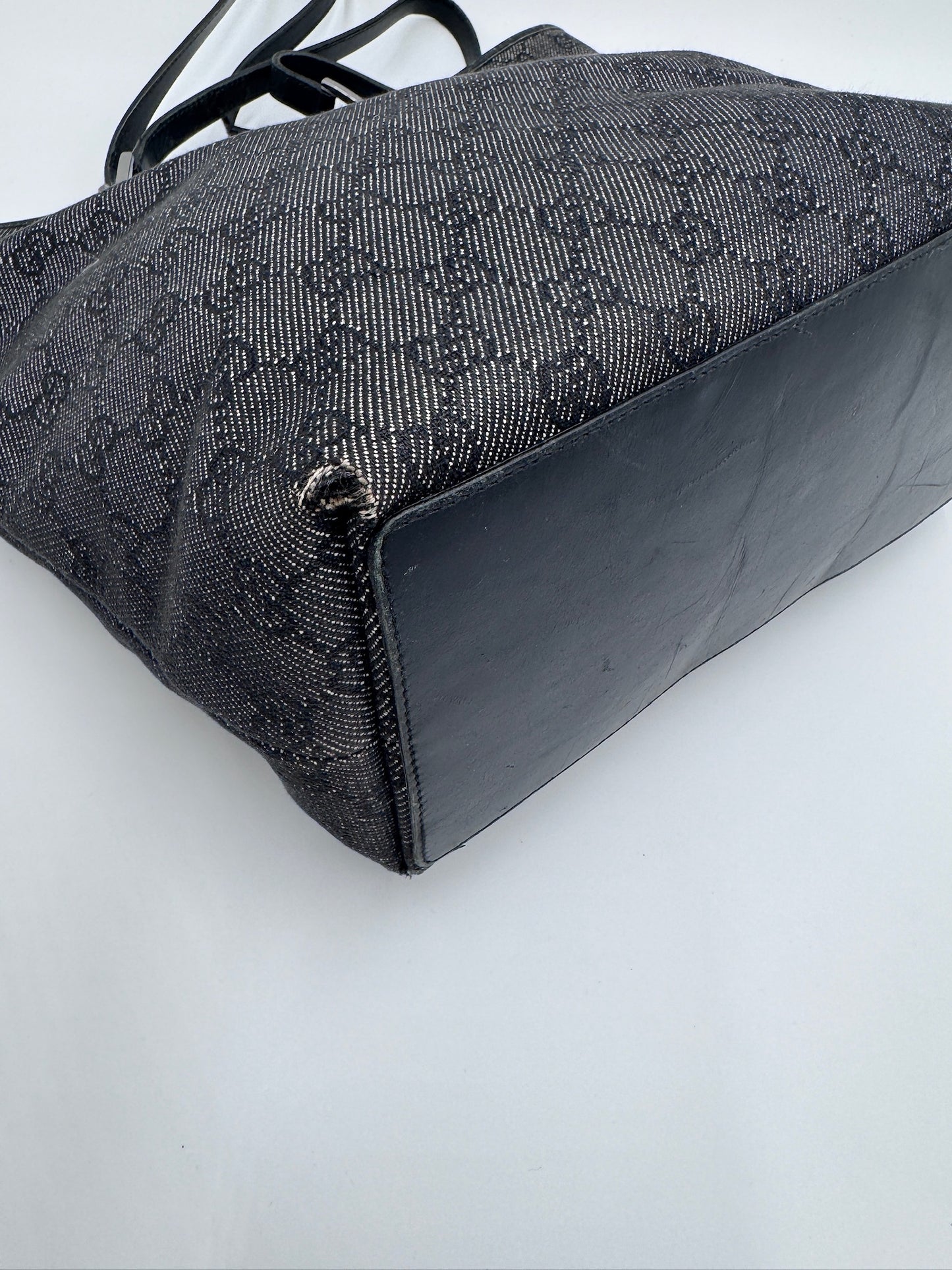 Exklusive Ansicht von Details der preloved Gucci Schultertasche (Schultertasche).