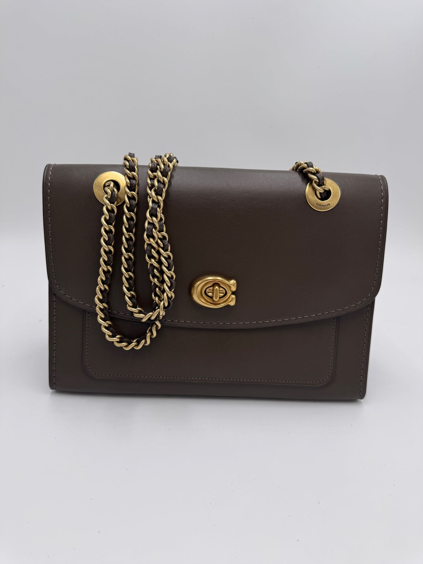 Gesamtansicht der Grün luxury secondhand Coach Cassie in Größe Klein.