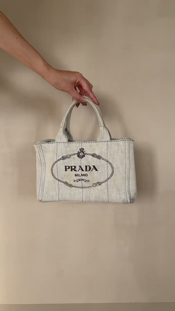 Komplette Ansicht der vintage Prada Canapa – luxuriöse Crossbody-Tasche in beige / creme.