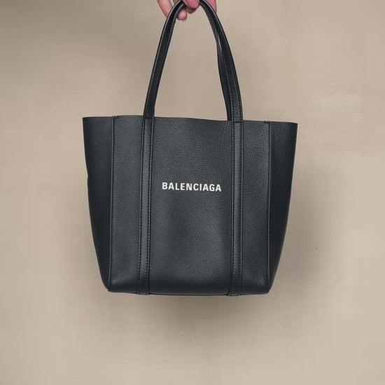 Gesamtansicht des Balenciaga Mini Shopper aus schwarzem Leder, Large