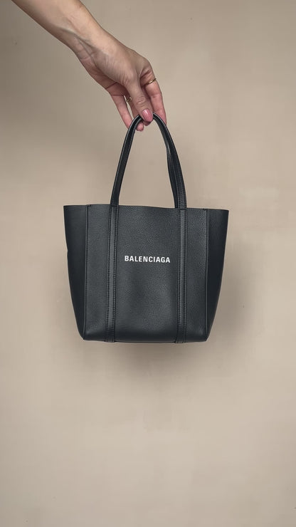Gesamtansicht des Balenciaga Mini Shopper aus schwarzem Leder, Large