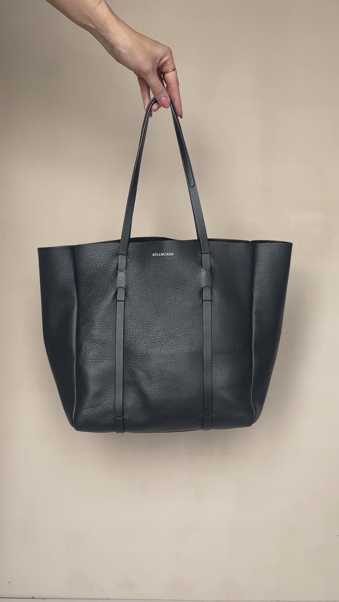 Gesamtansicht des Balenciaga Shopper aus schwarzem Leder, Large Size Video