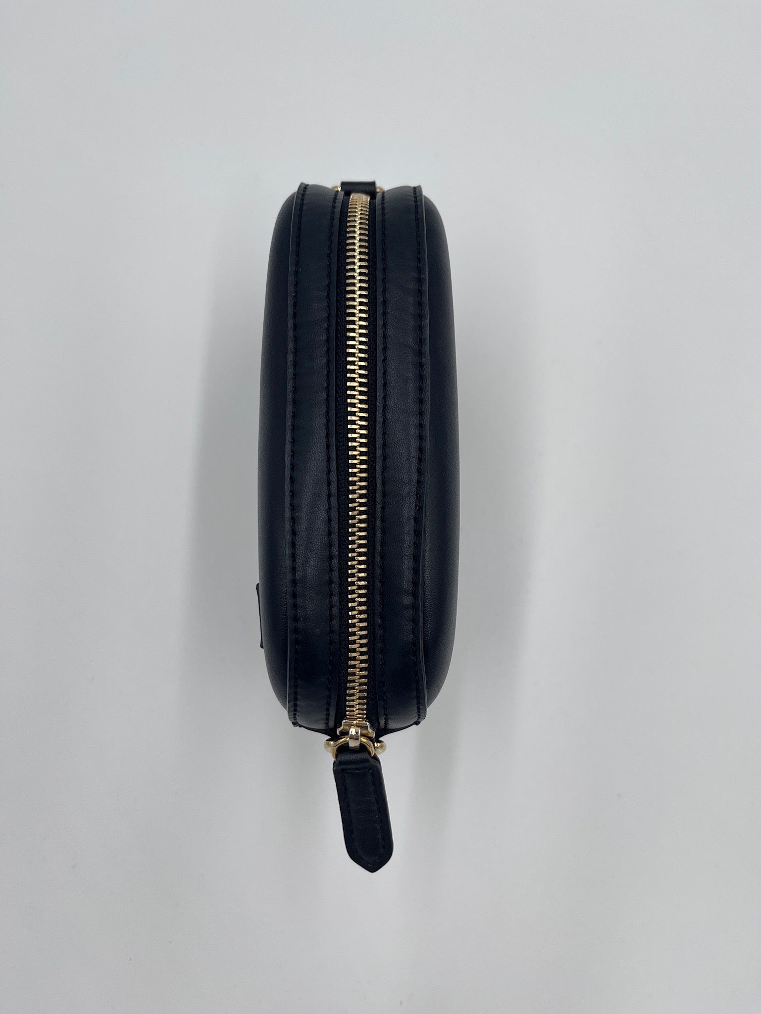 Metallelemente der Stella McCartney Crossbody (schwarz), hochwertig verarbeitet.