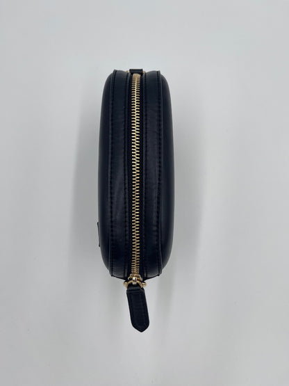 Metallelemente der Stella McCartney Crossbody (schwarz), hochwertig verarbeitet.