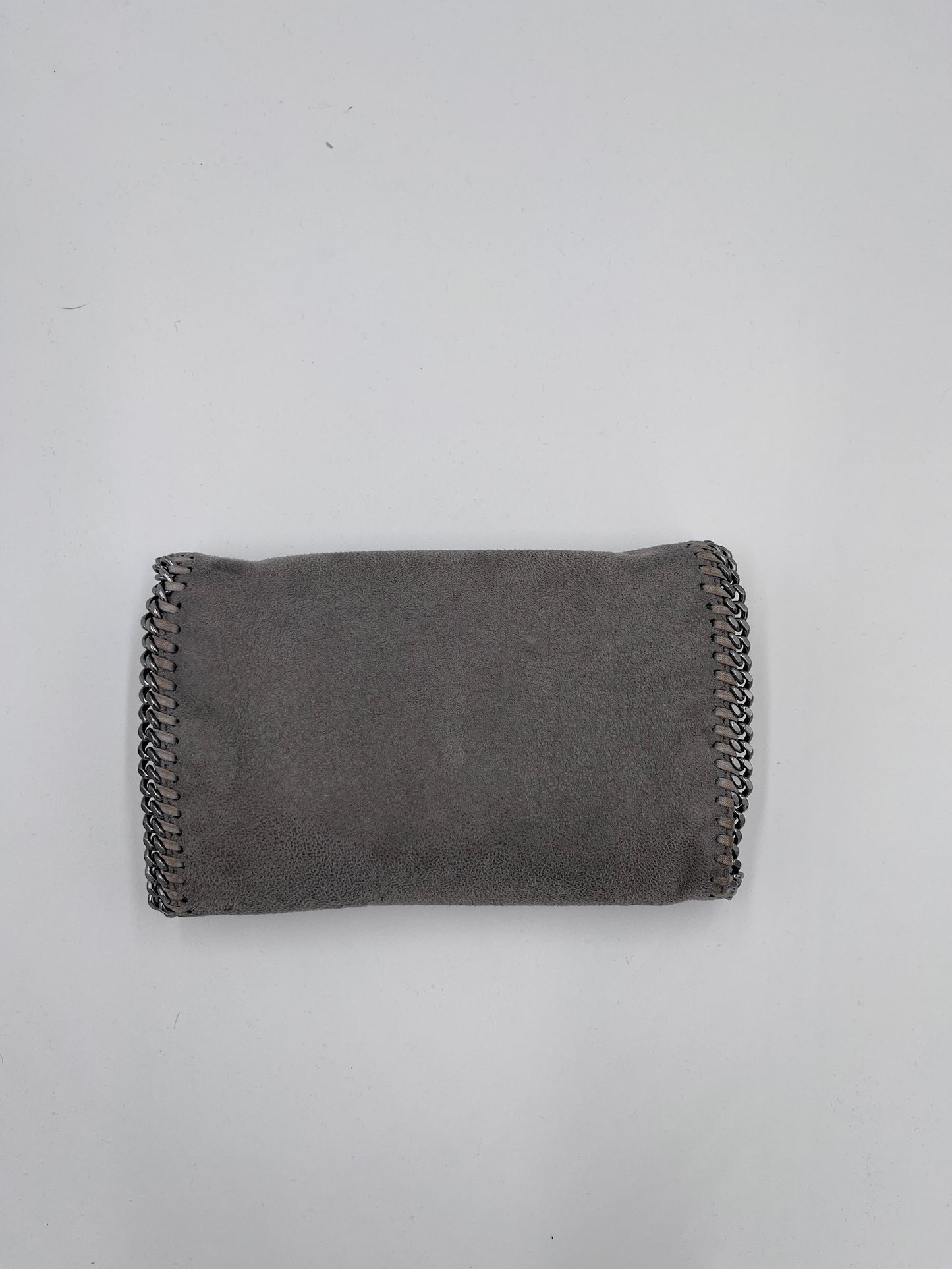 Hintere Perspektive dieser secondhand Stella McCartney Crossbody in schwarz.