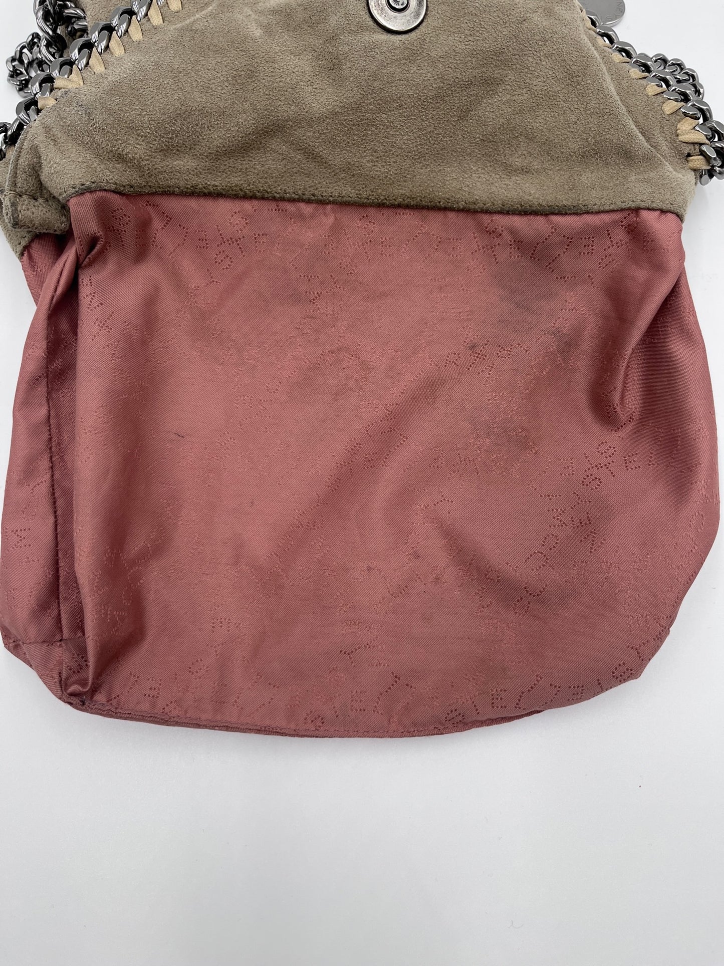 Innenfutter der preloved Stella McCartney Falabella Mini in beige / creme – organisiert und stilvoll.