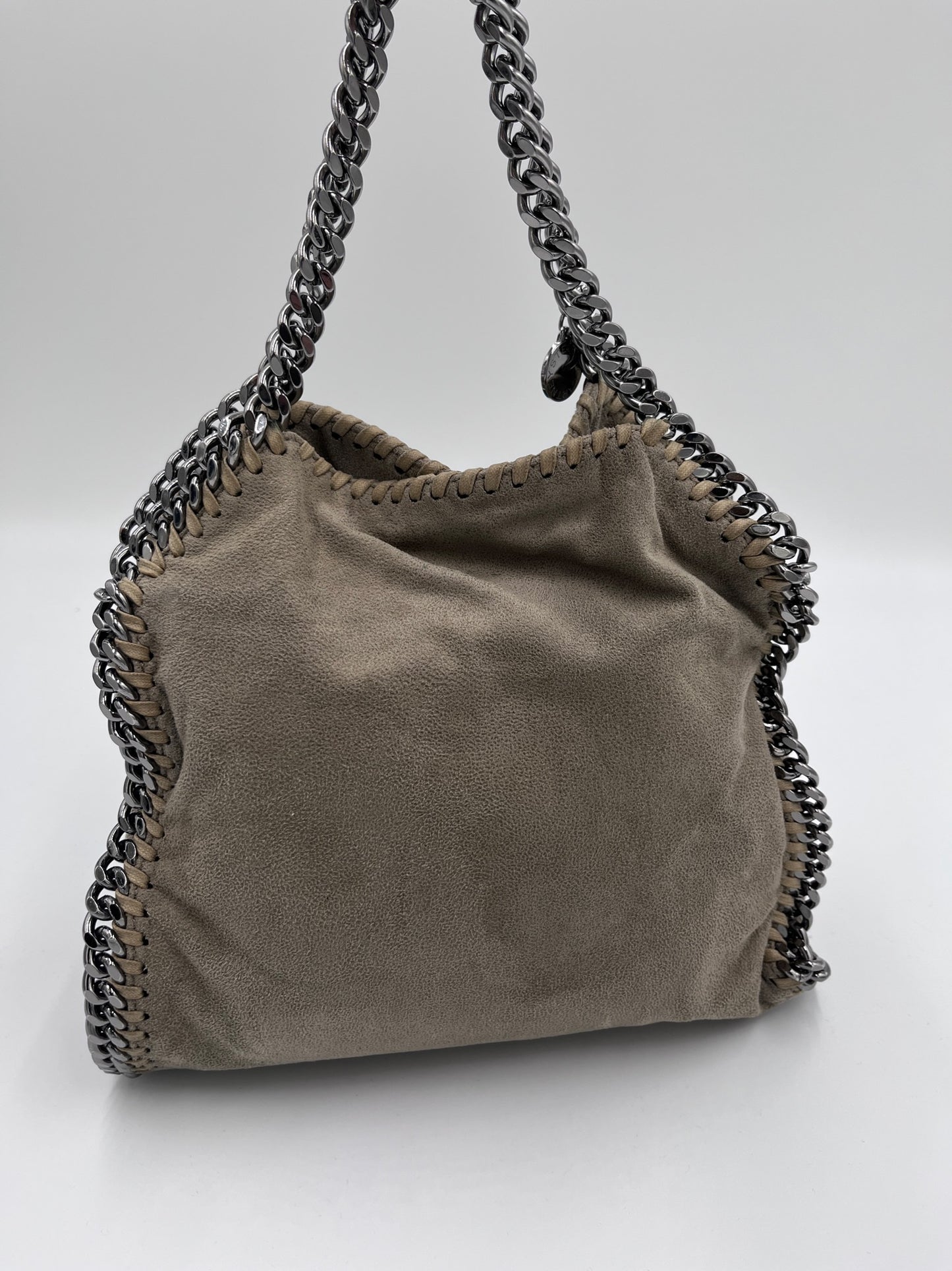 Exklusive Ansicht von Details der luxury secondhand Stella McCartney Falabella Mini (Crossbody).