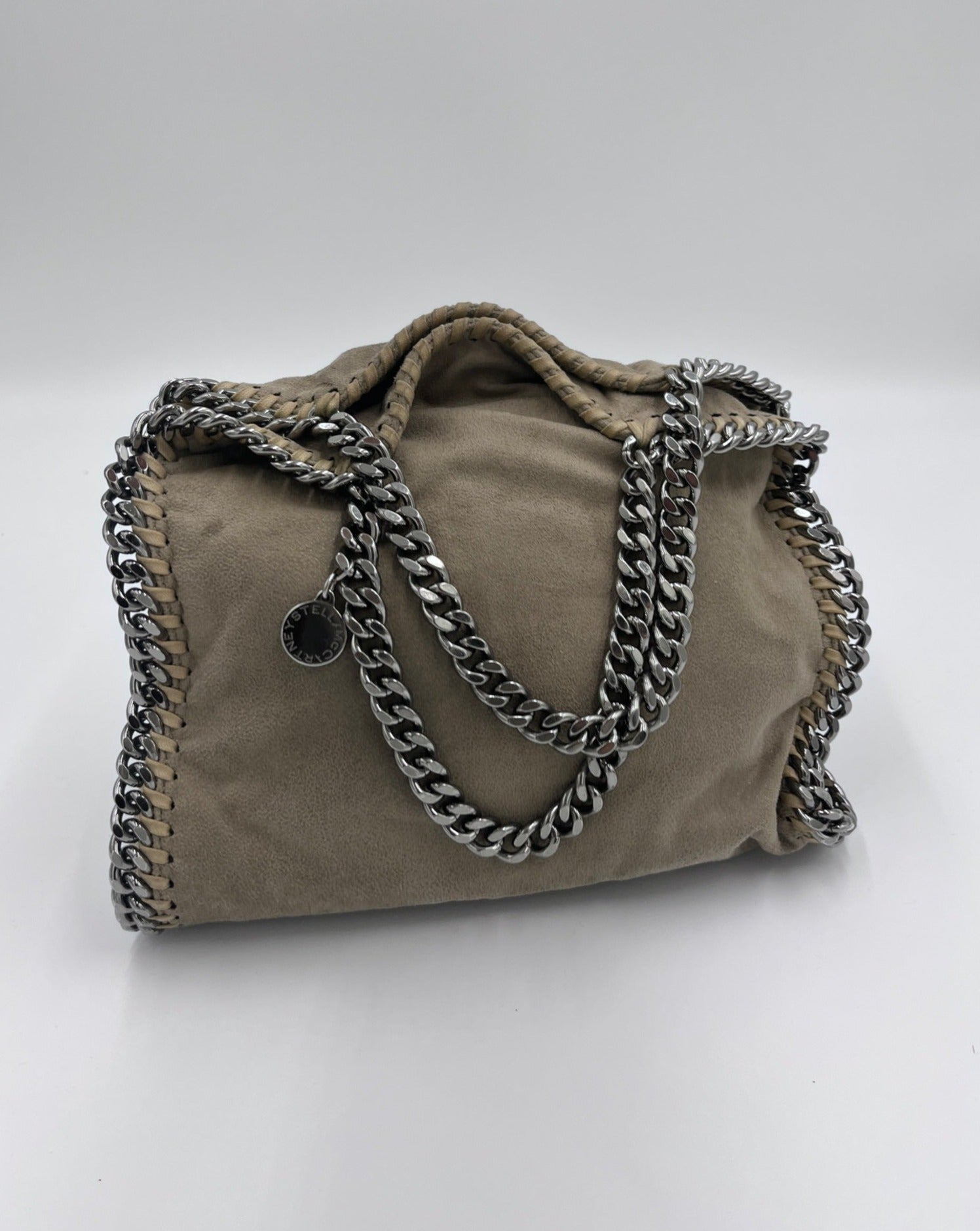 Gesamtansicht der beige / creme preloved Stella McCartney Falabella Mini in Größe Medium.