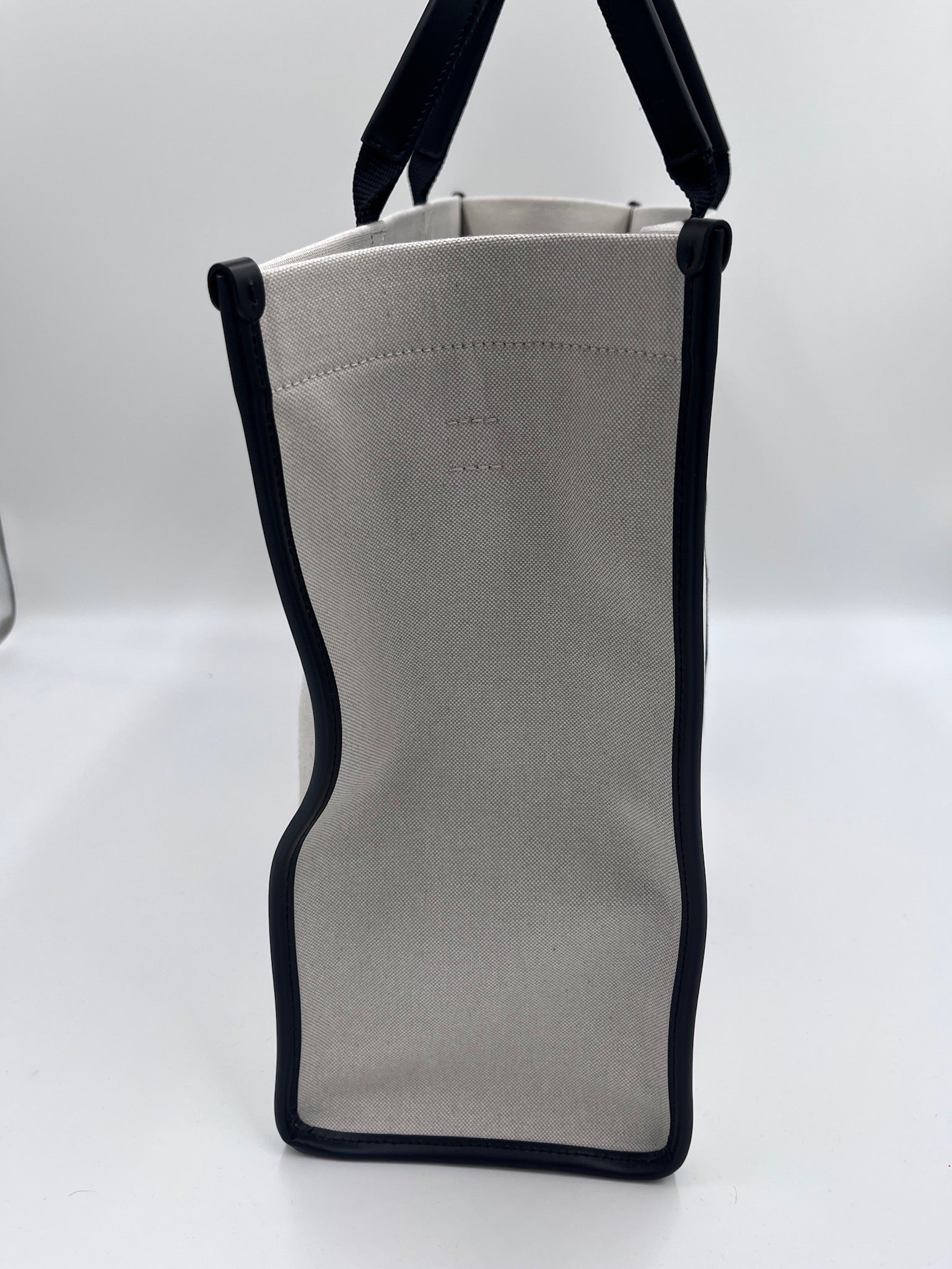 Seitliche Ansicht des Balenciaga Shooper Stoff Shopper, Stoffmaterial