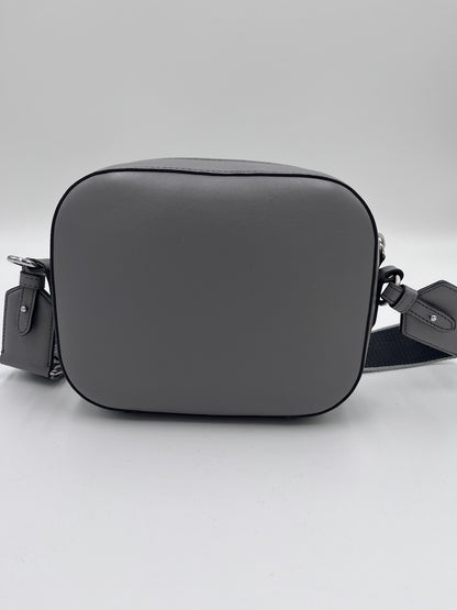 Rückseite der grau vintage Stella McCartney crossbody – klassisch & zeitlos.