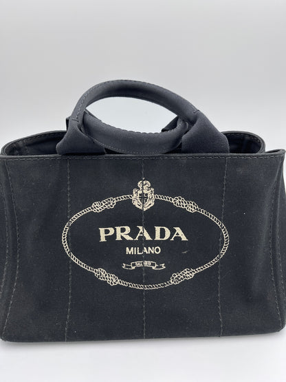 Exklusive Ansicht von Details der vintage Prada Two Way Bag (tbd).